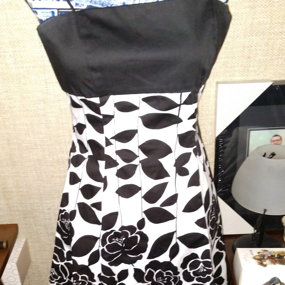 Nine West Dress - Size 2 - Black & White